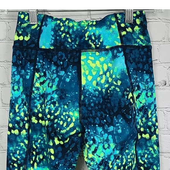 Betsey Johnson performance workout capri crop leggings electric teal yellow L - Picture 5 of 7